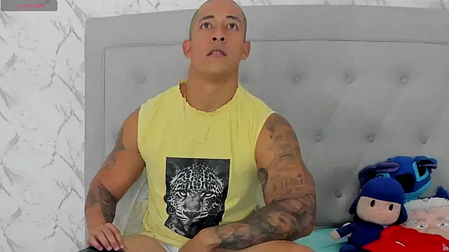 luigiferrara online show from April 12, 7:48 pm