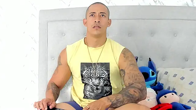 luigiferrara online show from February 12, 8:18 pm