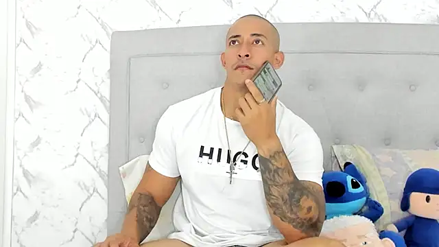 luigiferrara online show from December 16, 9:20 pm