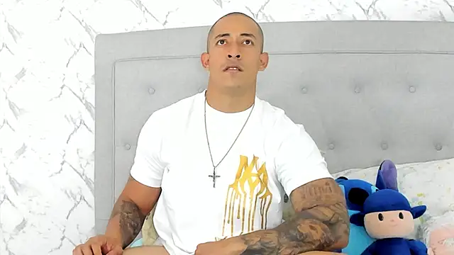 luigiferrara online show from February 5, 9:07 pm