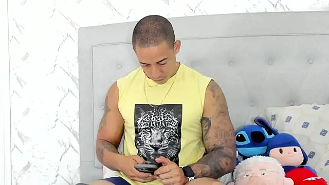 luigiferrara online show from January 5, 10:19 pm