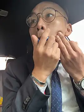 ex199212 online show from March 5, 8:54 am