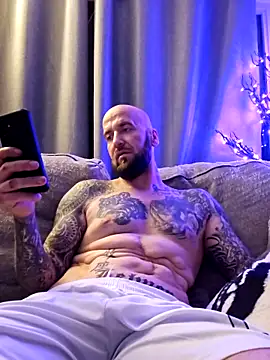 Beardedtattood online show from January 1, 4:29 am