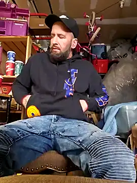 Beardedtattood online show from December 7, 6:26 pm