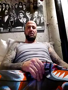 Beardedtattood online show from December 18, 3:04 am