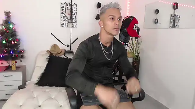 Leonard Price online show from December 19, 2:01 am