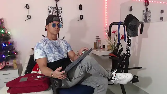 Leonard Price online show from January 4, 1:52 am