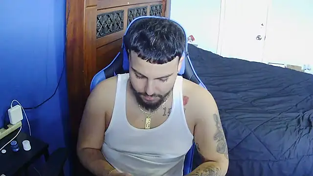 Snapshot of MasterKvn chatting on February 10, 9:47 pm MasterKvn online show from February 10, 9:47 pm