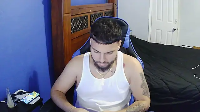 Snapshot of MasterKvn chatting on March 3, 11:34 pm MasterKvn online show from March 3, 11:34 pm