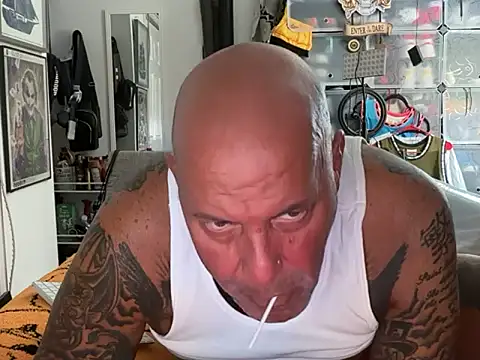 joeytatts66 online show from October 22, 2:26 am