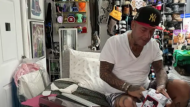 joeytatts66 online show from March 9, 2:38 am