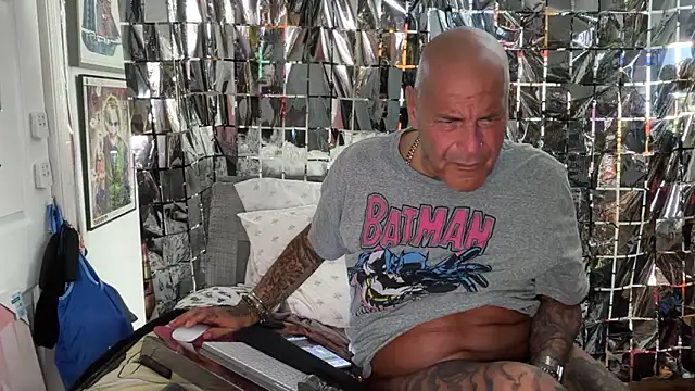 joeytatts66 online show from April 8, 4:57 am