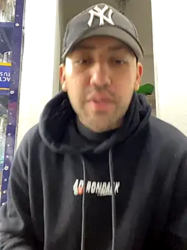 JuanZapata33 online show from November 26, 9:18 pm