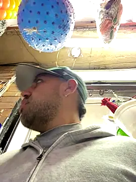 JuanZapata33 online show from November 12, 10:03 pm