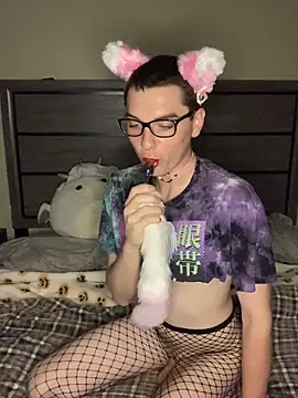 YourFavTwinkie online show from November 8, 7:33 am