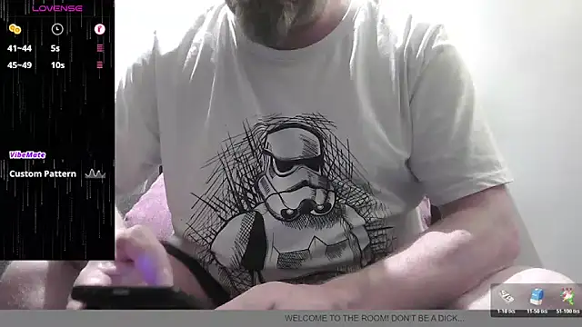 Snapshot of BondBroken chatting on October 17, 7:18 pm BondBroken online show from October 17, 7:18 pm