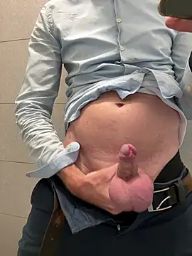 33  Max online show from August 4, 11:04 am