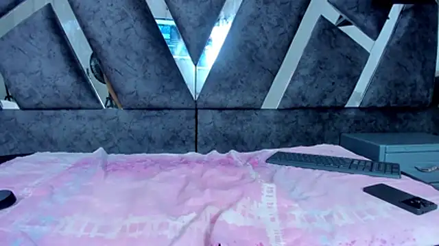 Yef Thin online show from April 7, 4:01 am