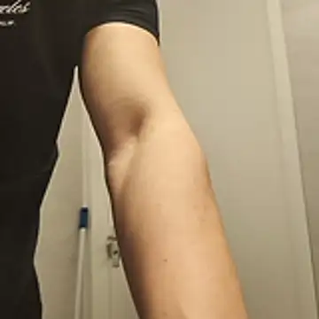 petibacsi96 online show from December 3, 6:58 pm