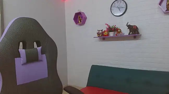 mau elixxx online show from December 6, 2:02 am