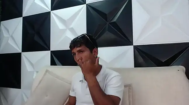 mau elixxx online show from February 1, 7:34 pm