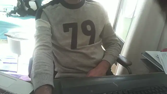 shyfrenchcock1 online show from December 20, 10:38 am