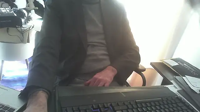 shyfrenchcock1 online show from January 31, 9:37 am