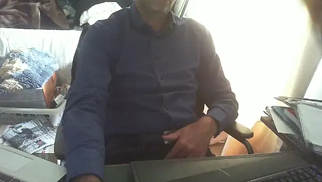 shyfrenchcock1 online show from September 23, 12:48 pm