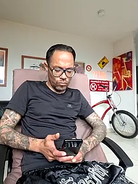 mileflav0r online show from May 5, 7:43 am