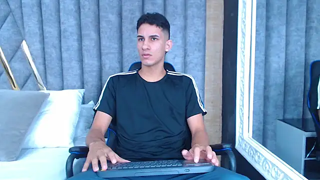 Snapshot of JakeMoxley chatting on March 3, 11:59 am JakeMoxley online show from March 3, 11:59 am