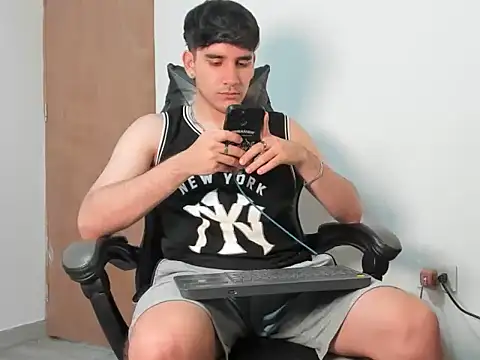 leo030809 online show from February 24, 12:45 am