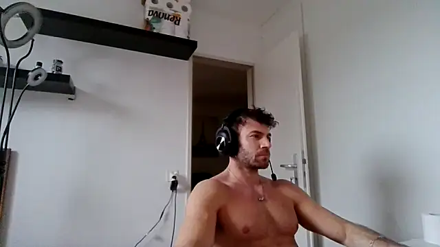 alpha-hunk online show from December 19, 2:14 pm