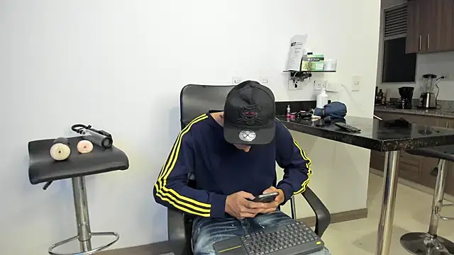 Lyam ap online show from January 17, 8:02 am