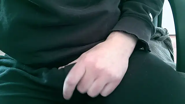 lovedoggy03 online show from October 19, 10:40 am