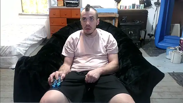 ScubaStevex online show from March 8, 5:19 pm