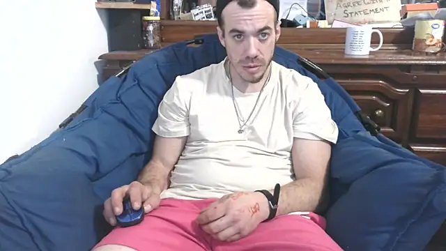 ScubaStevex online show from February 7, 11:55 pm