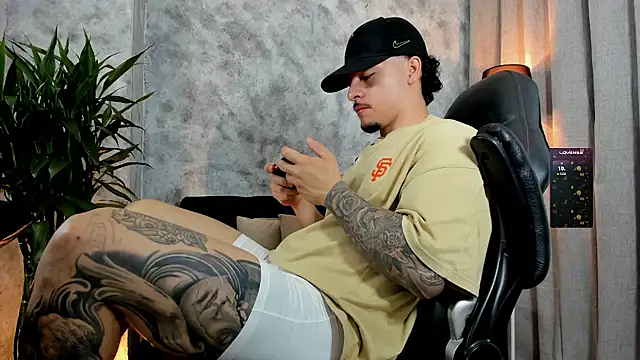 boyc022  online show from November 29, 12:45 am