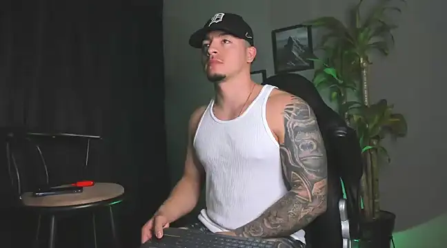 boyc022  online show from December 14, 2:01 am