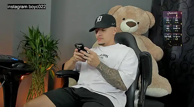 boyc022  online show from March 6, 1:58 am