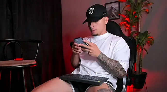 boyc022  online show from December 19, 2:23 am