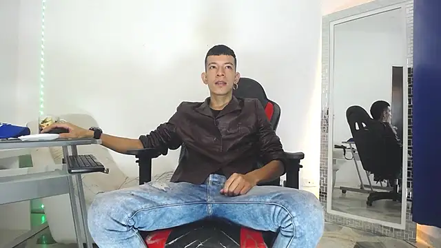 Favel Gomez7 online show from December 26, 12:49 pm