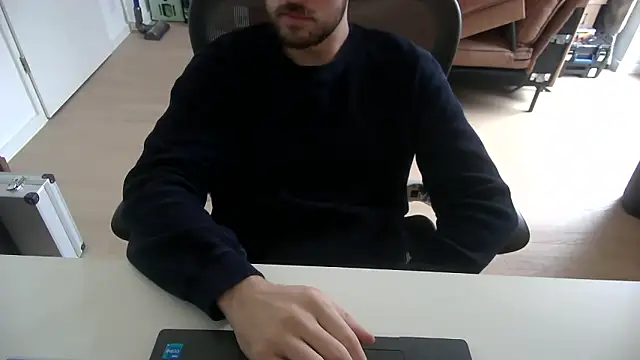 taallguyy 196 online show from December 17, 11:06 am