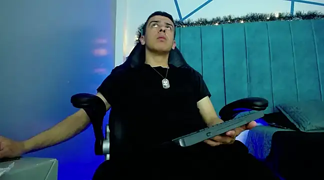 Mike 26  online show from December 17, 2:00 pm