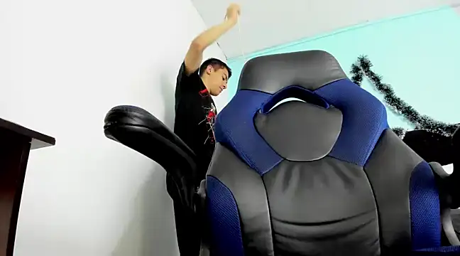 Mike 26  online show from December 31, 3:23 am