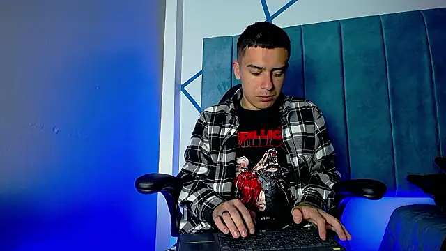 Mike 26  online show from December 3, 4:13 am