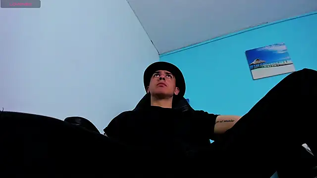 Mike 26  online show from December 17, 3:50 am