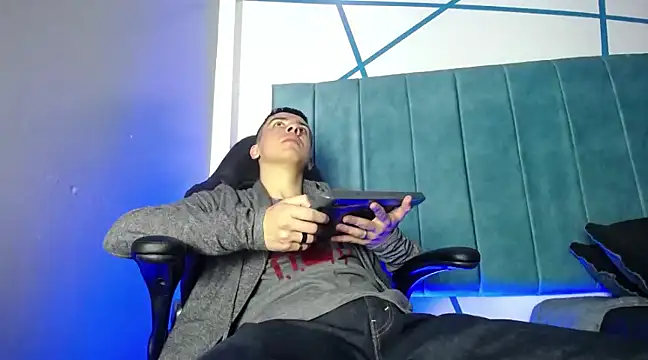 Mike 26  online show from December 5, 2:22 pm