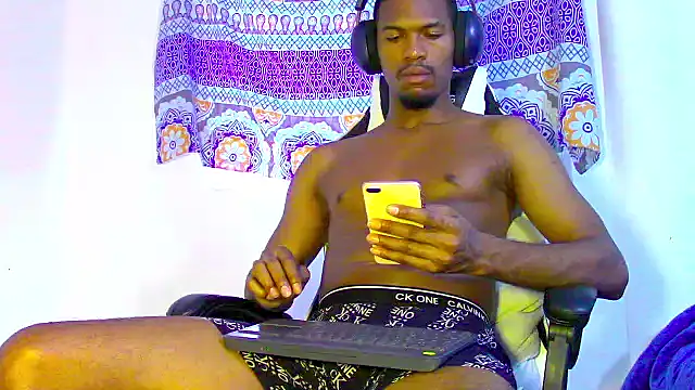 Amir mikelsen online show from September 18, 8:11 pm