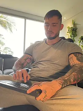 DimitriSullivan  online show from April 10, 1:40 pm