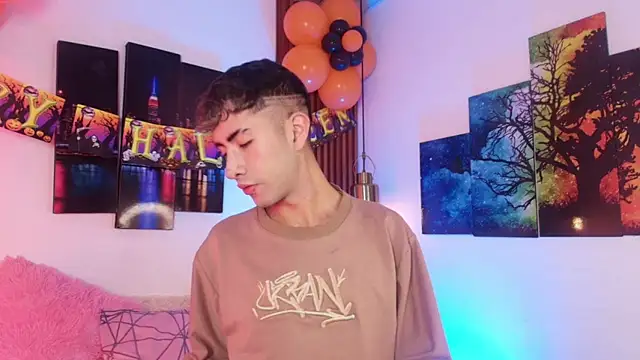 Noah Xitruxx online show from October 11, 3:54 am